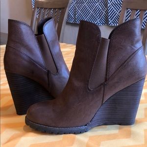 Cognac taupe wedge high heel ankle boots